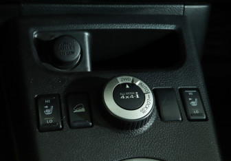 Подержанный автомобиль Nissan X-Trail 2010 года (16 фото)