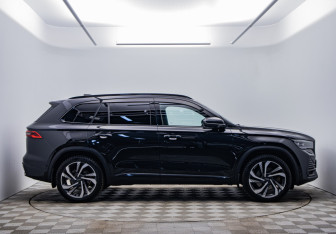 Подержанный автомобиль Geely Monjaro 2023 года (4 фото)