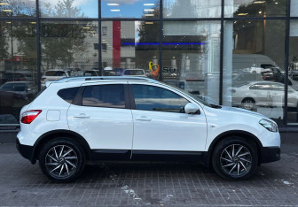 Подержанный автомобиль Nissan Qashqai 2012 года (4 фото)