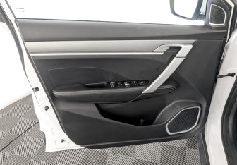 Подержанный автомобиль Geely Coolray 2022 года (19 фото)