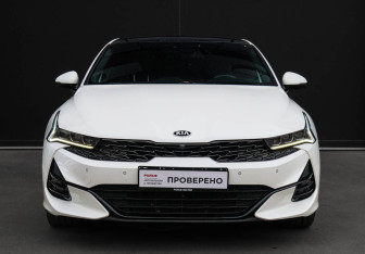 Подержанный автомобиль Kia K5 2020 года (2 фото)