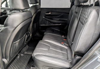 Подержанный автомобиль Hyundai Santa Fe 2023 года (12 фото)