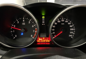 Подержанный автомобиль Mazda 3 Sedan 2010 года (12 фото)