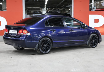 Подержанный автомобиль Honda Civic Sedan 2010 года (5 фото)