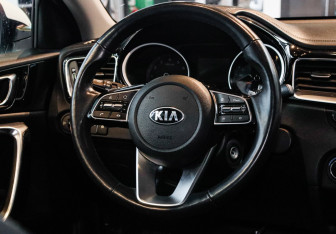 Подержанный автомобиль Kia Ceed Hatchback 2019 года (12 фото)