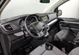 Подержанный автомобиль Peugeot Traveller 2019 года (15 фото)