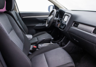 Подержанный автомобиль Mitsubishi Outlander 2014 года (9 фото)