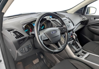 Подержанный автомобиль Ford Kuga 2018 года (16 фото)