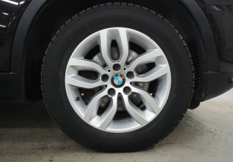 Подержанный автомобиль BMW X3 2016 года (9 фото)