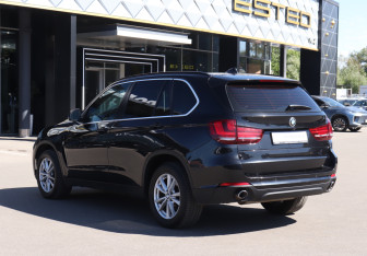 Подержанный автомобиль BMW X5 2017 года (7 фото)