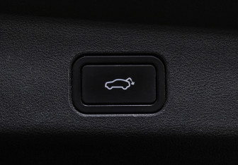 Подержанный автомобиль Geely Monjaro 2023 года (21 фото)