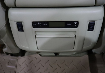 Подержанный автомобиль Infiniti QX80 2015 года (27 фото)