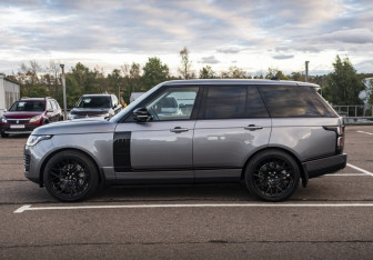 Подержанный автомобиль Land Rover Range Rover 2021 года (9 фото)