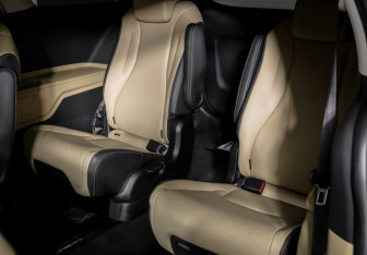 Подержанный автомобиль Kia Carnival 2021 года (16 фото)