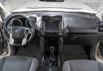 Подержанный автомобиль Toyota Land Cruiser Prado 2011 года (13 фото)