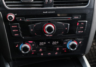 Подержанный автомобиль Audi Q5 2013 года (14 фото)