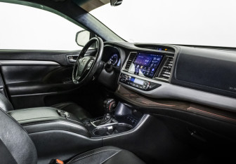 Подержанный автомобиль Toyota Highlander 2014 года (7 фото)