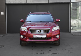 Подержанный автомобиль Toyota RAV4 2010 года (2 фото)