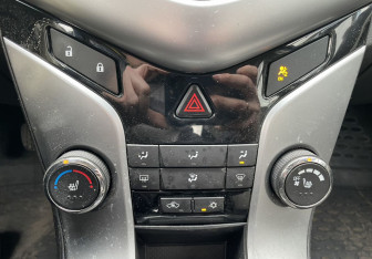 Подержанный автомобиль Chevrolet Cruze Sedan 2012 года (16 фото)
