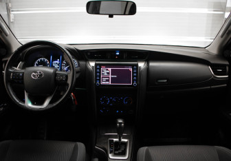 Подержанный автомобиль Toyota Fortuner 2021 года (8 фото)