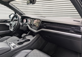 Подержанный автомобиль Volkswagen Touareg 2020 года (11 фото)