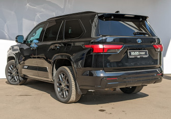Подержанный автомобиль Toyota Sequoia 2023 года (18 фото)