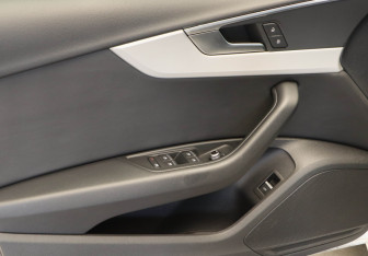 Подержанный автомобиль Audi A4 Sedan 2021 года (25 фото)