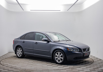 Подержанный автомобиль Volvo S40 2011 года (3 фото)