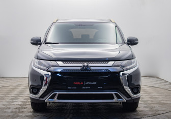 Подержанный автомобиль Mitsubishi Outlander 2019 года (8 фото)