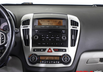 Подержанный автомобиль Kia Ceed Hatchback 2008 года (14 фото)