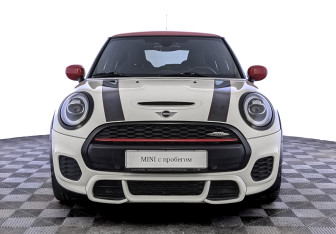 Подержанный автомобиль MINI Hatch 2020 года (2 фото)