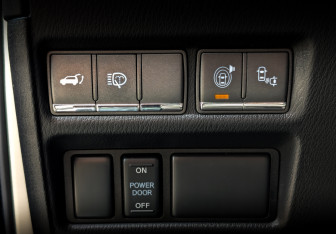 Подержанный автомобиль Infiniti QX80 2016 года (29 фото)