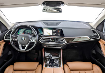 Подержанный автомобиль BMW X5 2020 года (14 фото)
