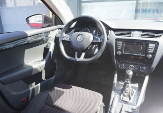 Подержанный автомобиль Skoda Octavia Liftback 2016 года (13 фото)
