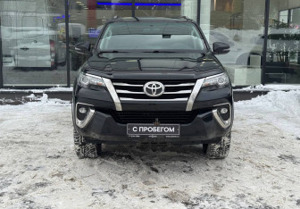 Подержанный автомобиль Toyota Fortuner 2019 года (2 фото)