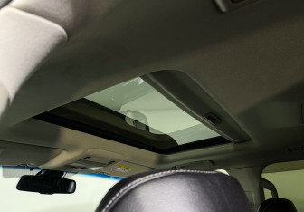 Подержанный автомобиль Toyota Land Cruiser Suv 2013 года (16 фото)