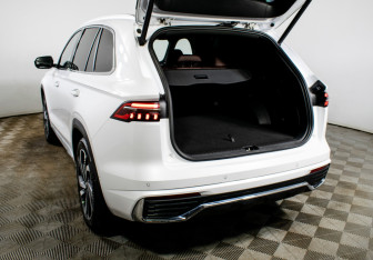 Подержанный автомобиль Geely Monjaro 2023 года (9 фото)