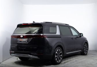 Подержанный автомобиль Kia Carnival 2021 года (4 фото)