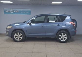Подержанный автомобиль Toyota RAV4 2011 года (8 фото)