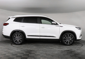 Подержанный автомобиль Chery Tiggo 8 Pro 2023 года (4 фото)