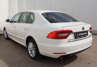Подержанный автомобиль Skoda Superb Liftback 2013 года (6 фото)