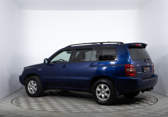 Подержанный автомобиль Toyota Highlander 2002 года (7 фото)