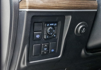 Подержанный автомобиль Toyota Land Cruiser Prado 2021 года (24 фото)