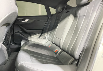 Подержанный автомобиль Audi A5 Liftback 2021 года (10 фото)