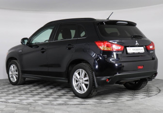 Подержанный автомобиль Mitsubishi ASX 2013 года (7 фото)