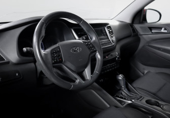 Подержанный автомобиль Hyundai Tucson 2016 года (14 фото)