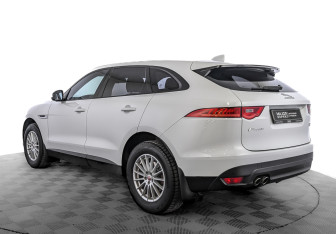 Подержанный автомобиль Jaguar F-Pace 2018 года (7 фото)