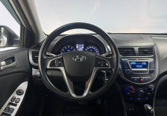 Подержанный автомобиль Hyundai Solaris Hatchback 2014 года (15 фото)