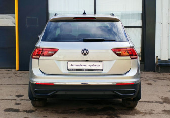 Подержанный автомобиль Volkswagen Tiguan 2021 года (6 фото)
