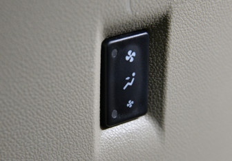 Подержанный автомобиль Renault Koleos 2012 года (22 фото)